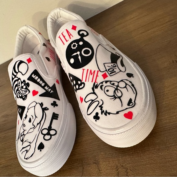 Alice in Wonderland Shoes - Picture 4 of 5